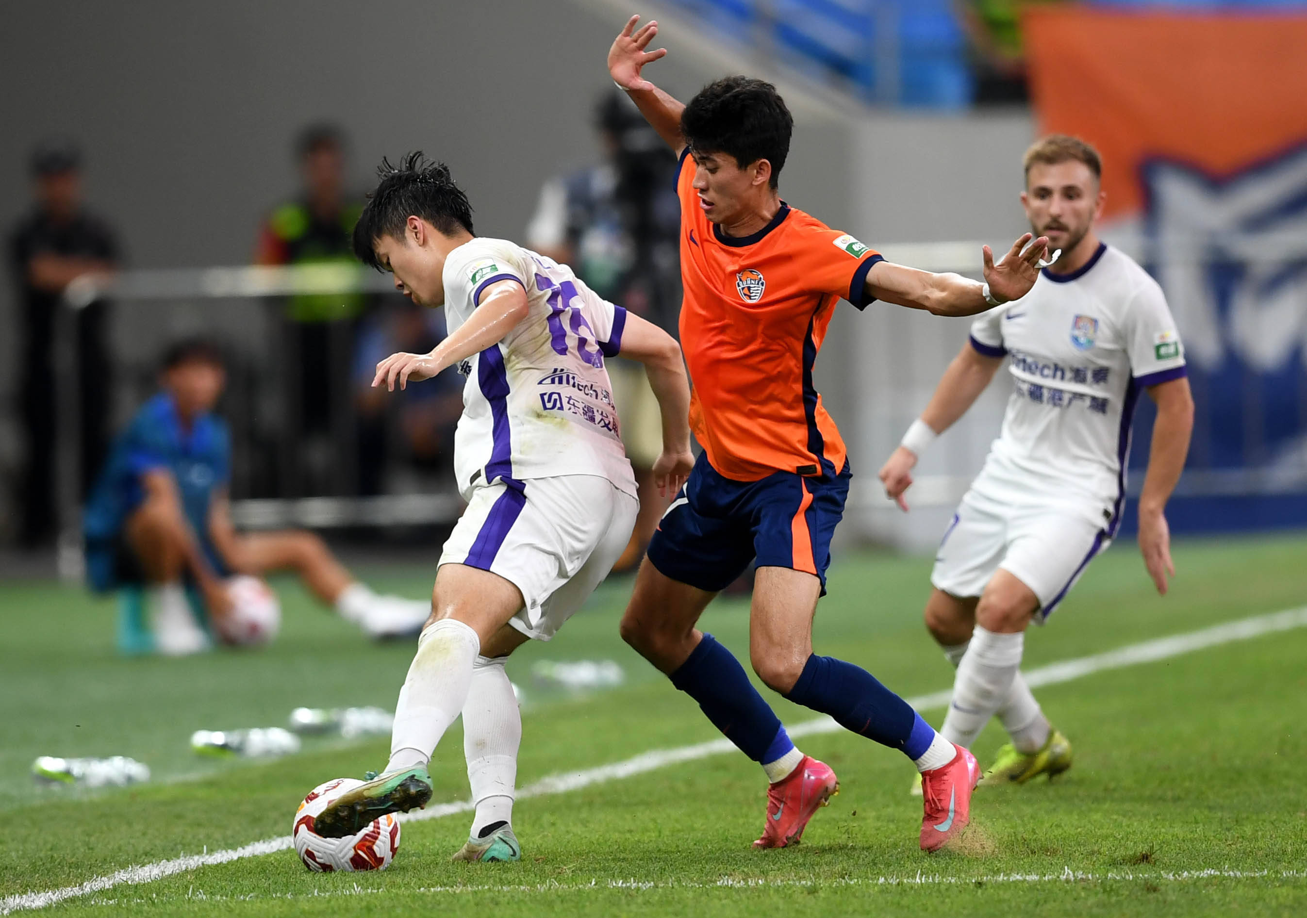 待她与风暴 待她与风暴